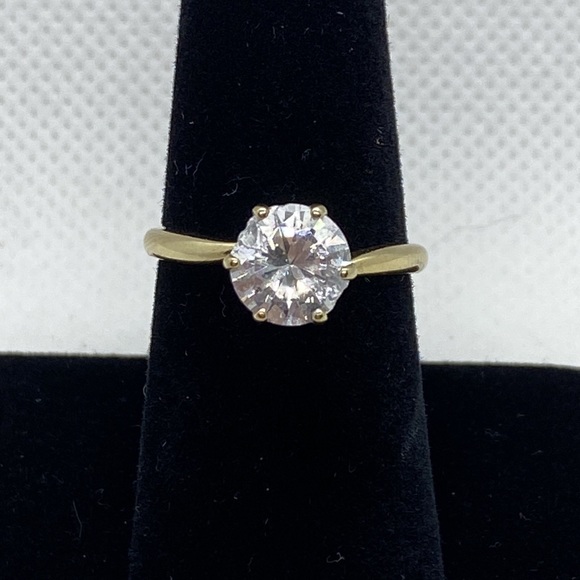 💛 10k Gold 2ct CZ Solitaire Ring - Picture 4 of 6